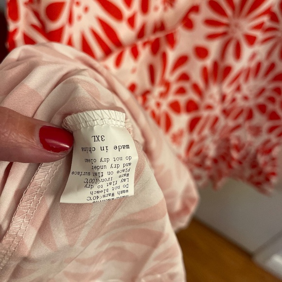 Plus size red and white floral dress with belt size 3xl - Picture 6 of 7